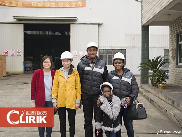 尼日利亚客户来我厂考察超细微粉磨设备