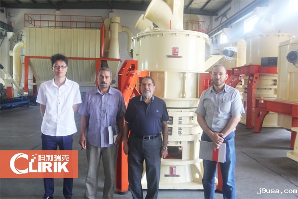 埃及客户来我厂考察重晶石微粉磨设备
